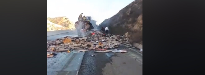 Se incendia tráiler sobre el bulevar 2000