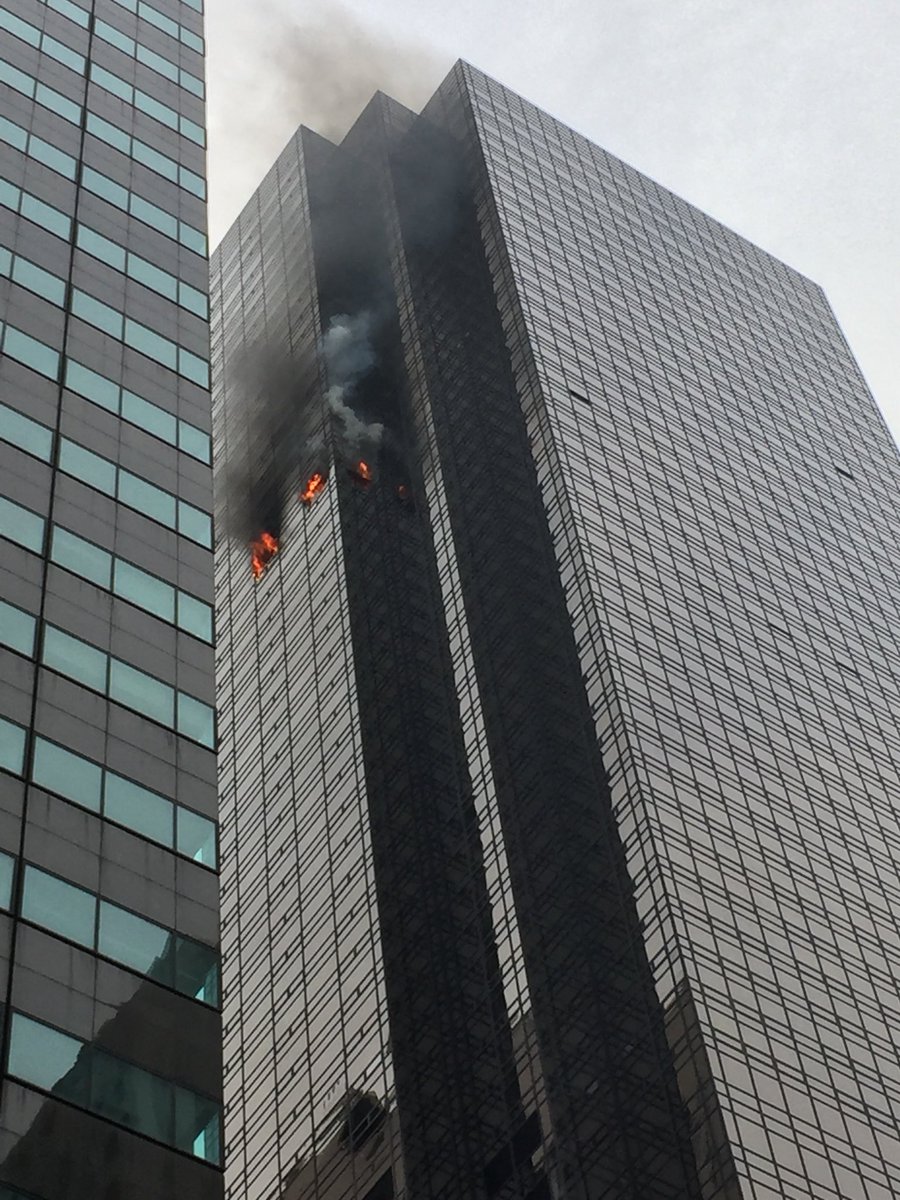 Arde edificio de Donald Trump en Nueva York