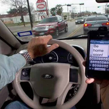 Multas de hasta 4 mil pesos por usar teléfono al manejar