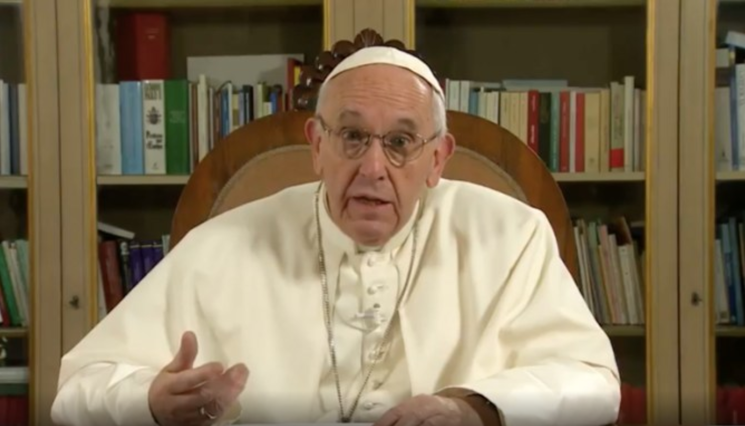 Papa Francisco pide a obispos que no acepten seminaristas homosexuales.