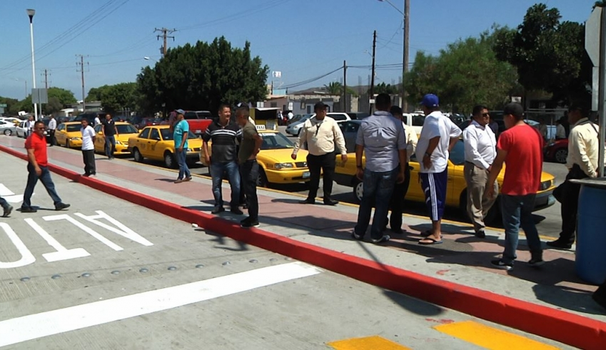 Taxis amarillos podrí­an regresar a la garita la próxima semana.