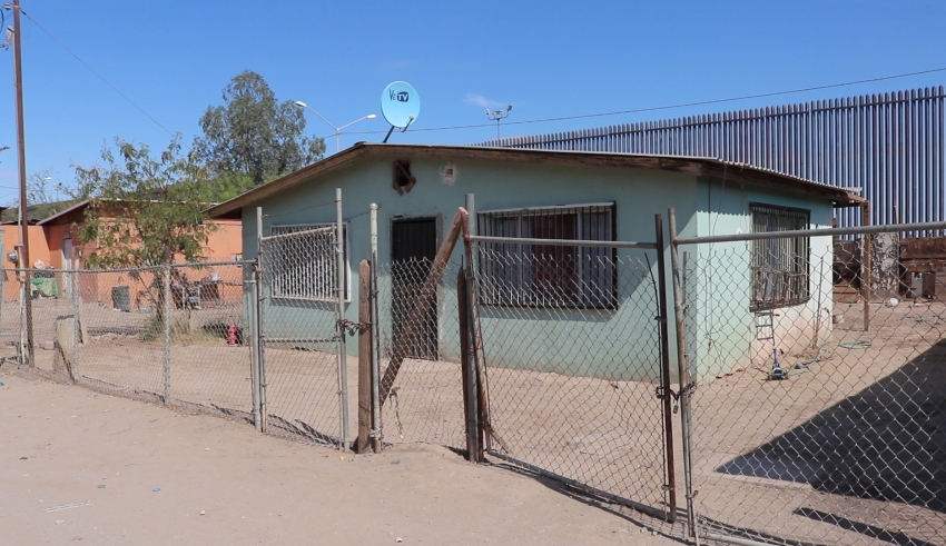 Reposición del muro fronterizo no deja descansar a los vecinos