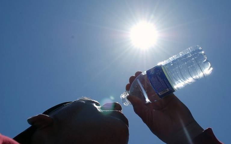 Repartirán 200 mil botellas de agua por onda cálida