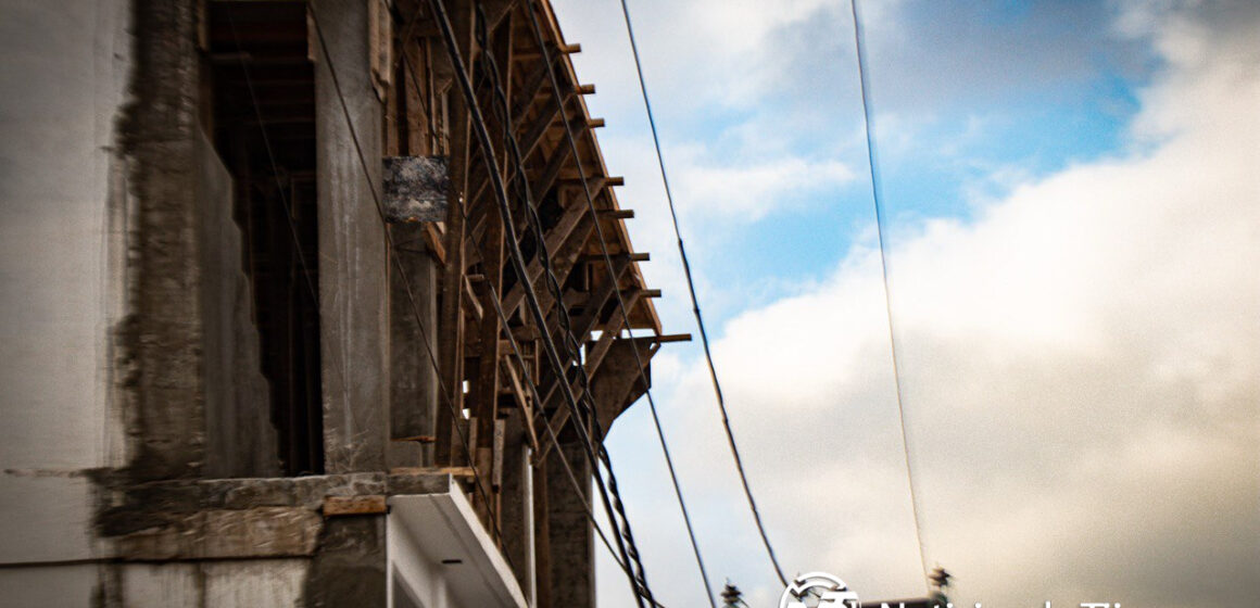 Joven albañil pierde la vida tras recibir una descarga eléctrica