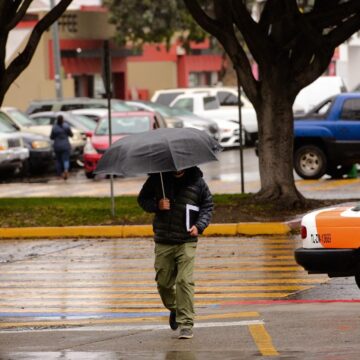 Advierten descenso de temperatura y lluvias para el fin de semana