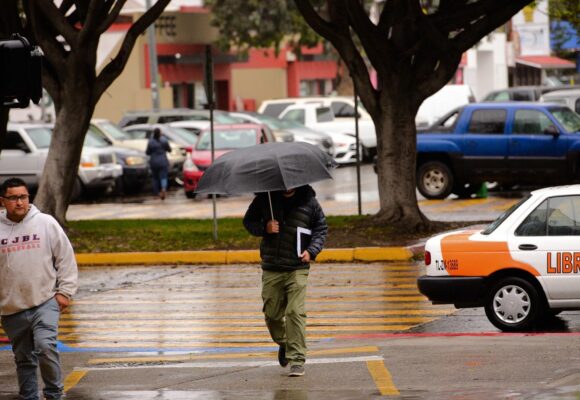 Advierten descenso de temperatura y lluvias para el fin de semana