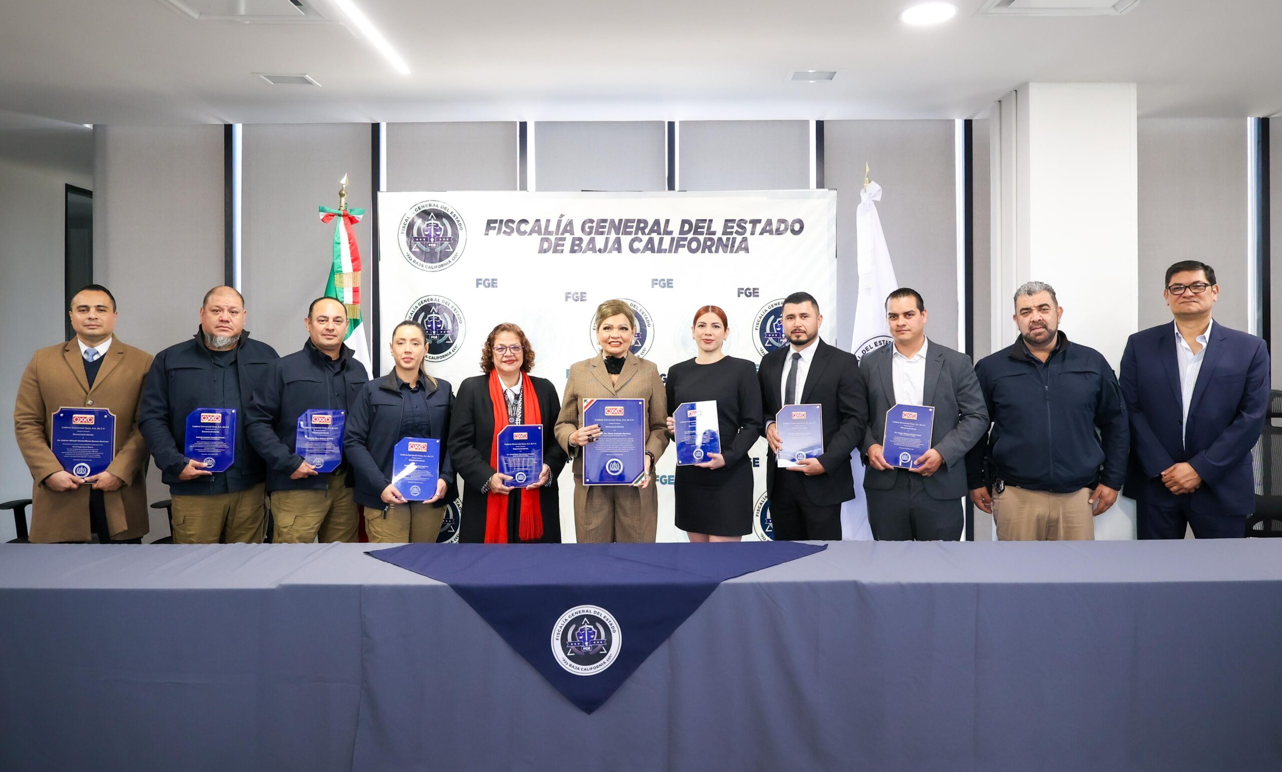 Agentes de FGE y Estatales de Investigación reciben reconocimiento por su labor