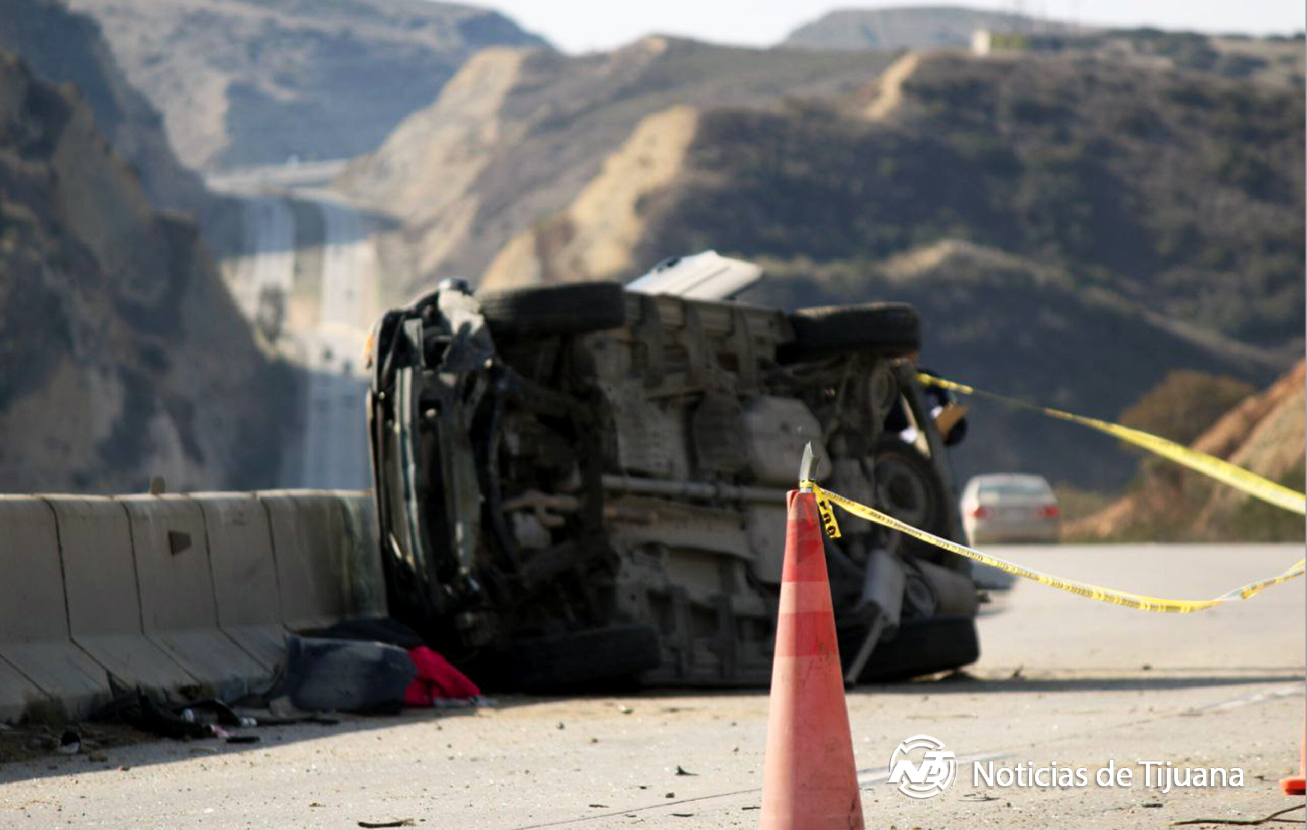 Mujer pierde la vida tras volcadura en bulevar 2000