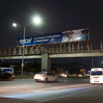 Repara XXV Ayuntamiento de Tijuana luminarias en bulevar 2000