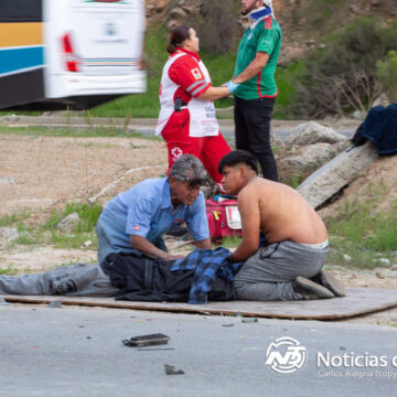 1 Choque y volcadura en corredor 2000