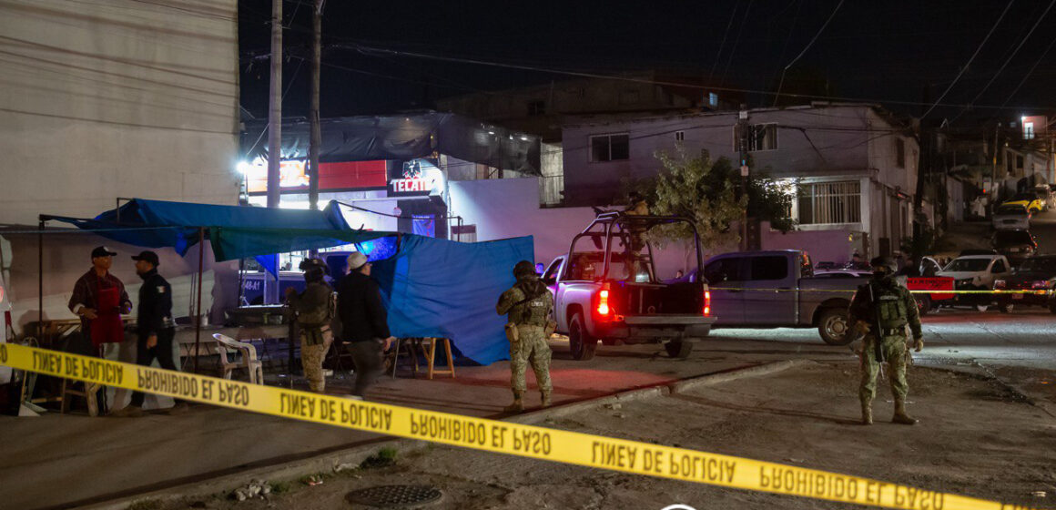 Ejecutan a hombre mientras cenaba en un puesto de mariscos