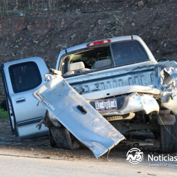 Volcadura en el bulevar 2000 deja al padre del conductor lesionado