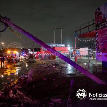 3 Joven de 21 años derriba poste telefónico tras chocar por exceso de velocidad en Tijuana