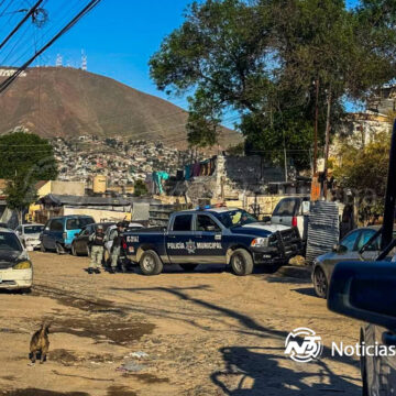 Hombre es asesinado a balazos en el patio de su vivienda