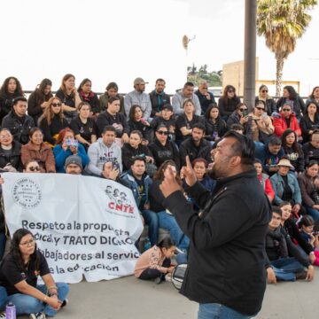 Maestros se manifiestan durante mañanera de Marina del Pilar: “Nadie trabaja sin sueldo”