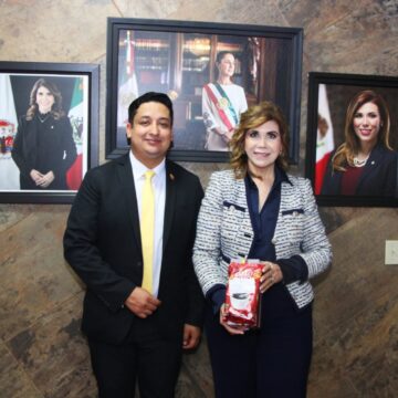 WhatsApp Image 2025-03-05 at 11.50.02 AM Apoya el sistema DIF Baja California al gobierno colombiano para la instalación del Consulado Móvil en Tijuana.