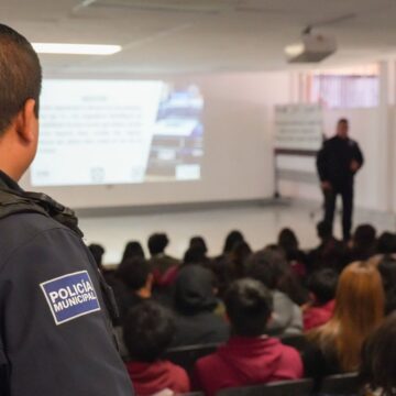 WhatsApp Image 2025-03-25 at 4.16.29 PM Imparten agentes municipales capacitación sobre acoso escolar