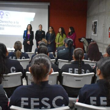 Mujeres policías de BC se capacitan sobre el derecho a la manifestación durante el 8M