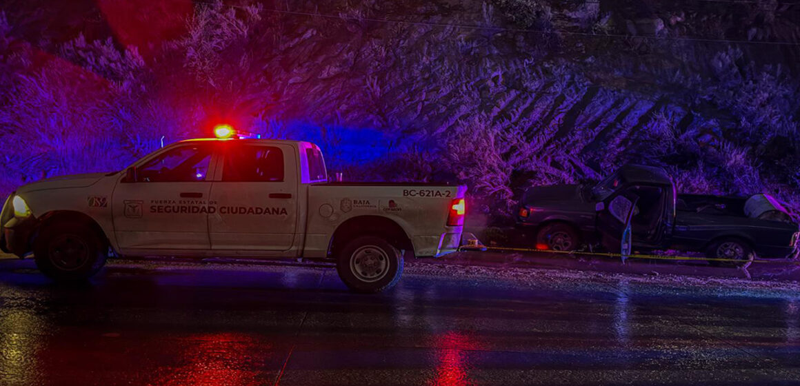 Persecución que inicio en Rosarito culmina con detención y hallazgo de cuerpo en pick up