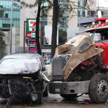 Aparatoso choque en la Vía Rápida Poniente