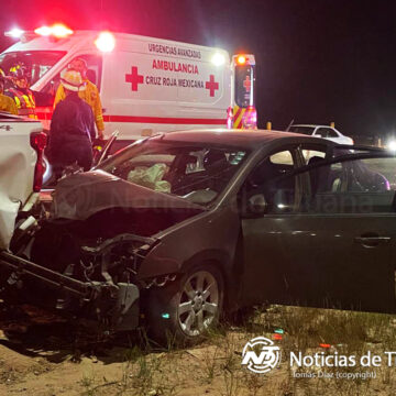 1 Conductor se impacta en contra de una camioneta estacionada