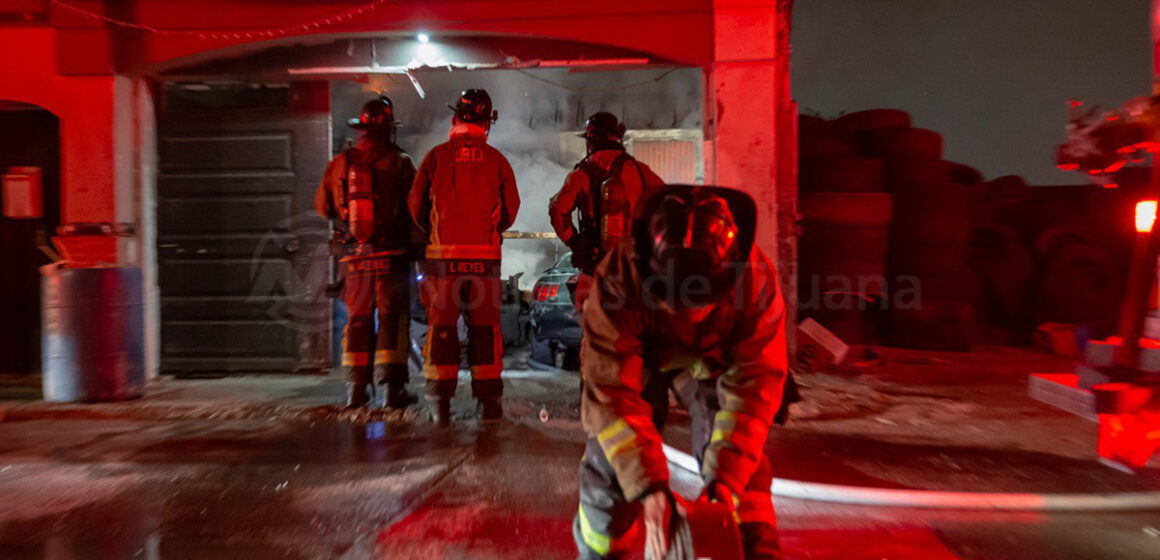 1 Incendio en una vivienda genera una fuerte movilización de Bomberos