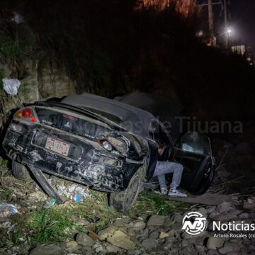 1 Joven de 18 años sufre aparatoso accidente vehicular en el bulevar Rosas Magallón