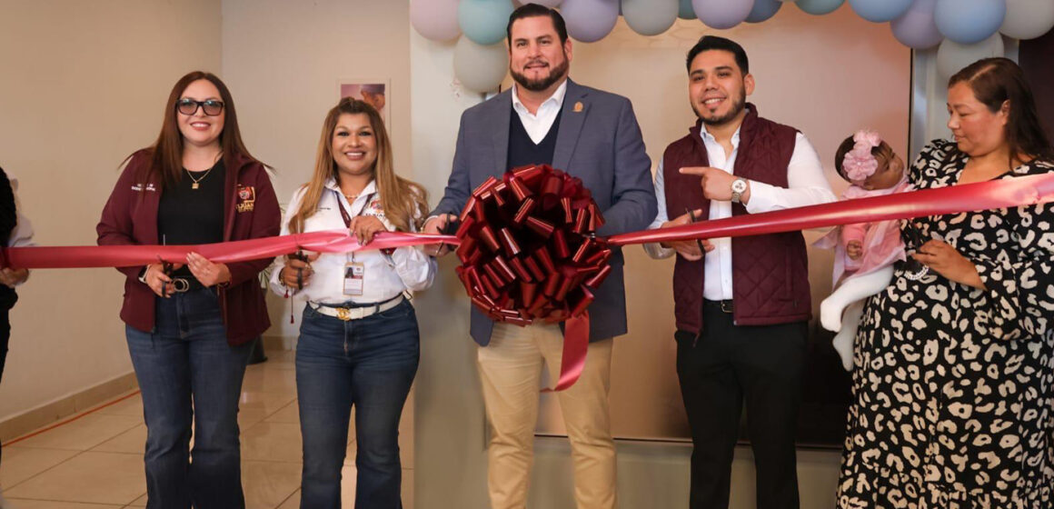 Inaugura Ismael Burgueño Sala de Lactancia y recorre taller “Aprende y Emprende”