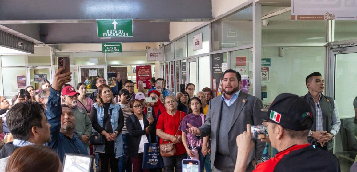 Atiende presidente municipal Ismael Burgueño a residentes de la Zona Este de Tijuana