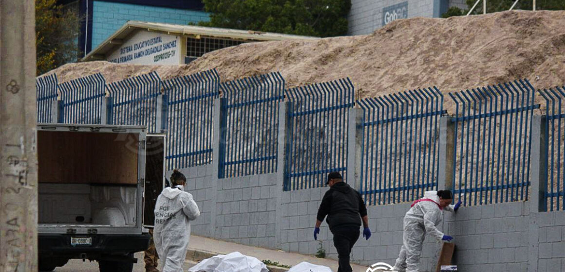 Hallan dos cuerpos carbonizados frente a primaria en Real de San Francisco II