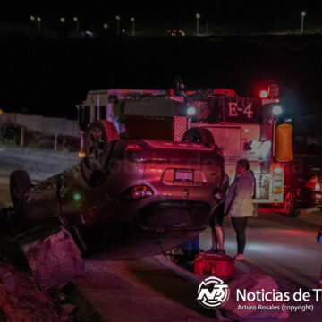Conductor de la tercera edad pierde el control de su vehículo y vuelca sobre el Limón Padilla