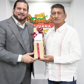 3 Recibe Ismael Burgueño visita de cortesía del alcalde de Bacalar José Alfredo Contreras