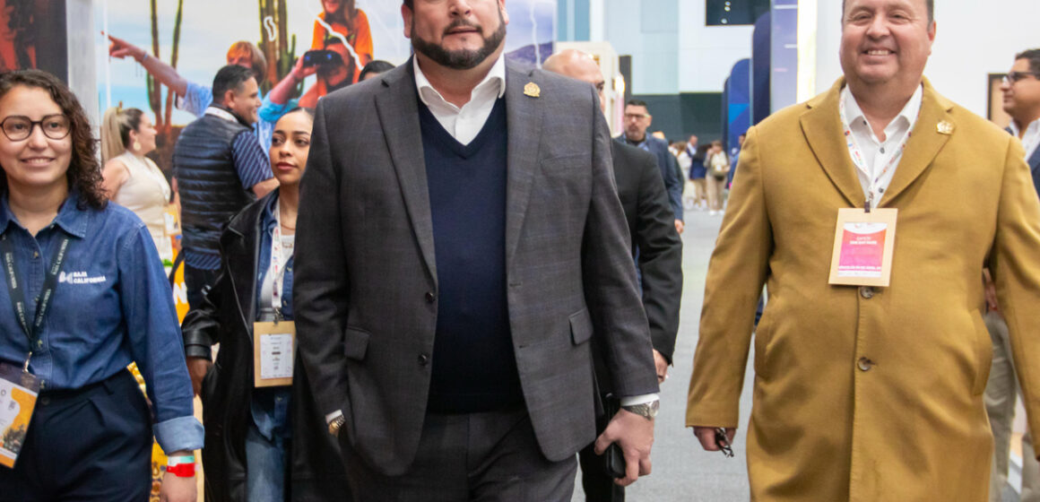 Recibe presidente municipal distintivo Nivel de Calidad Oro