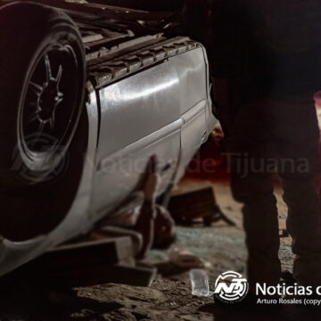 4 Conductor bajo la influencia del alcohol queda prensado bajo su propio vehículo