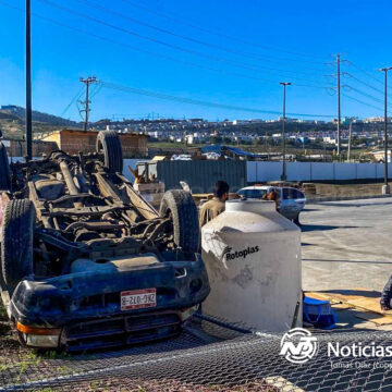 9 Familia cae a barranco de 30 metros tras accidente automovilístico en el Bulevar 2000