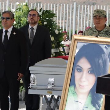 WhatsApp Image 2025-04-12 at 10.41.43 AM (6) Despiden con honores a agente Abigail Esparza Reyes