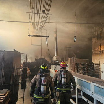 cs Incendio en Parque Industrial Agua Azul deja daños materiales y un bombero con lesiones leves