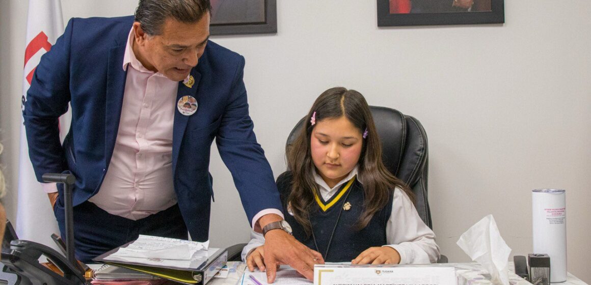 mg Niña regidora vive la experiencia de servir a Tijuana de la mano de Arturo Aguirre