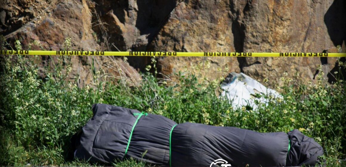 photo_5168188285795806668_w Ciudadanos localizan cuerpo encobijado en la carretera Tecate-Tijuana