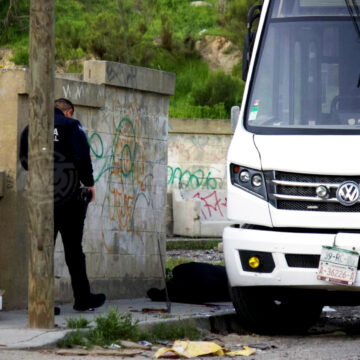 Ejecutan a hombre afuera de camión de transporte de personal