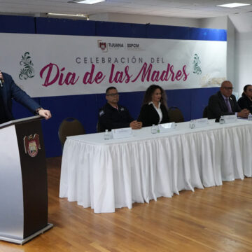 Reconocen a mamás policías por su labor y dedicación a Tijuana