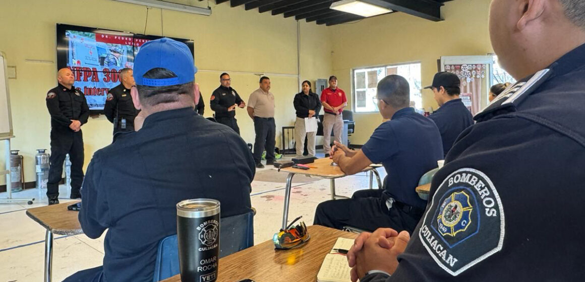 1 Brindan capacitación especializada a bomberos de distintos estados