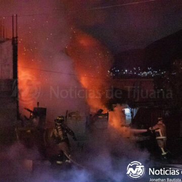 Incendio consume vivienda en colonia Mariano Matamoros