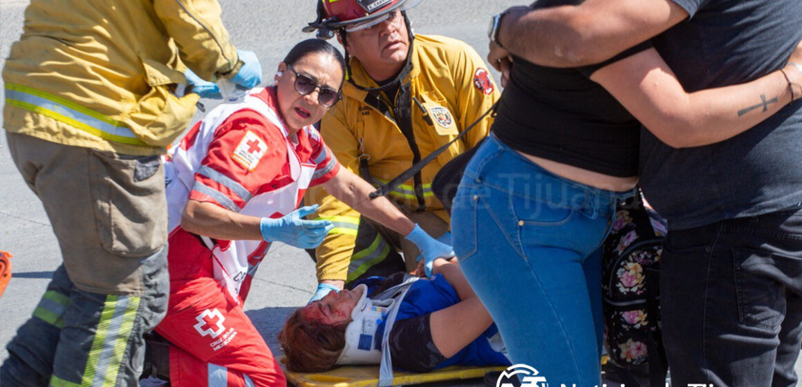 1 Pareja queda gravemente lesionada tras accidente vehicular en el bulevar 2000