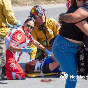 Pareja queda gravemente lesionada tras accidente vehicular en el bulevar 2000