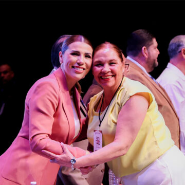 Gobernadora Marina del Pilar reconoce al magisterio con apoyos a su trayectoria