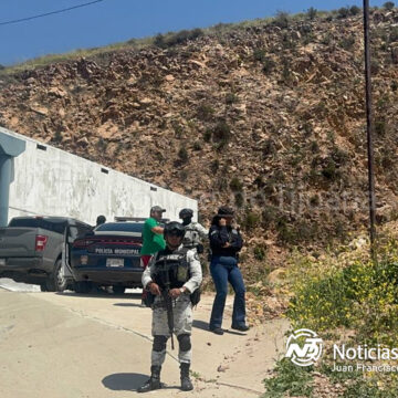 Vecinos localizan a mujer sin vida en camino de terracería