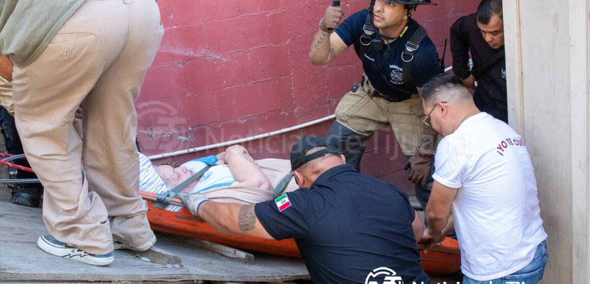 Trasladan a mujer de 76 años a hospital por condición médica crítica