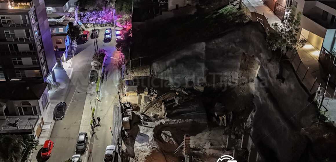 2 Vecinos de la colonia Cacho preocupados por colapso de tierra en obra en construcción