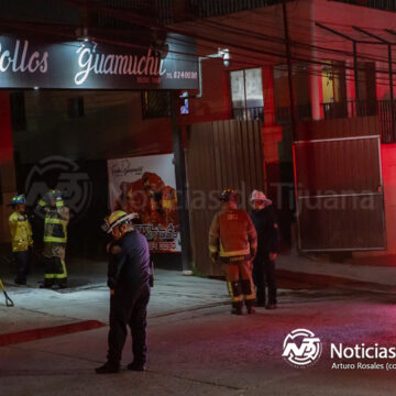 Incendio en “Pollos Guamúchil” moviliza a Bomberos sobre Calzada Tecnológico
